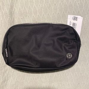 Lululemon Everywhere Belt Bag Black NWT